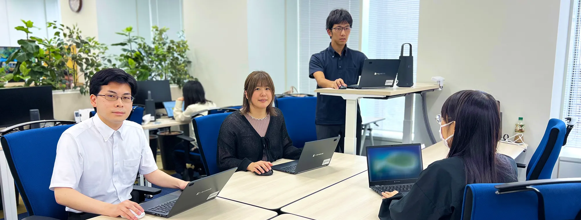 社員が働く様子